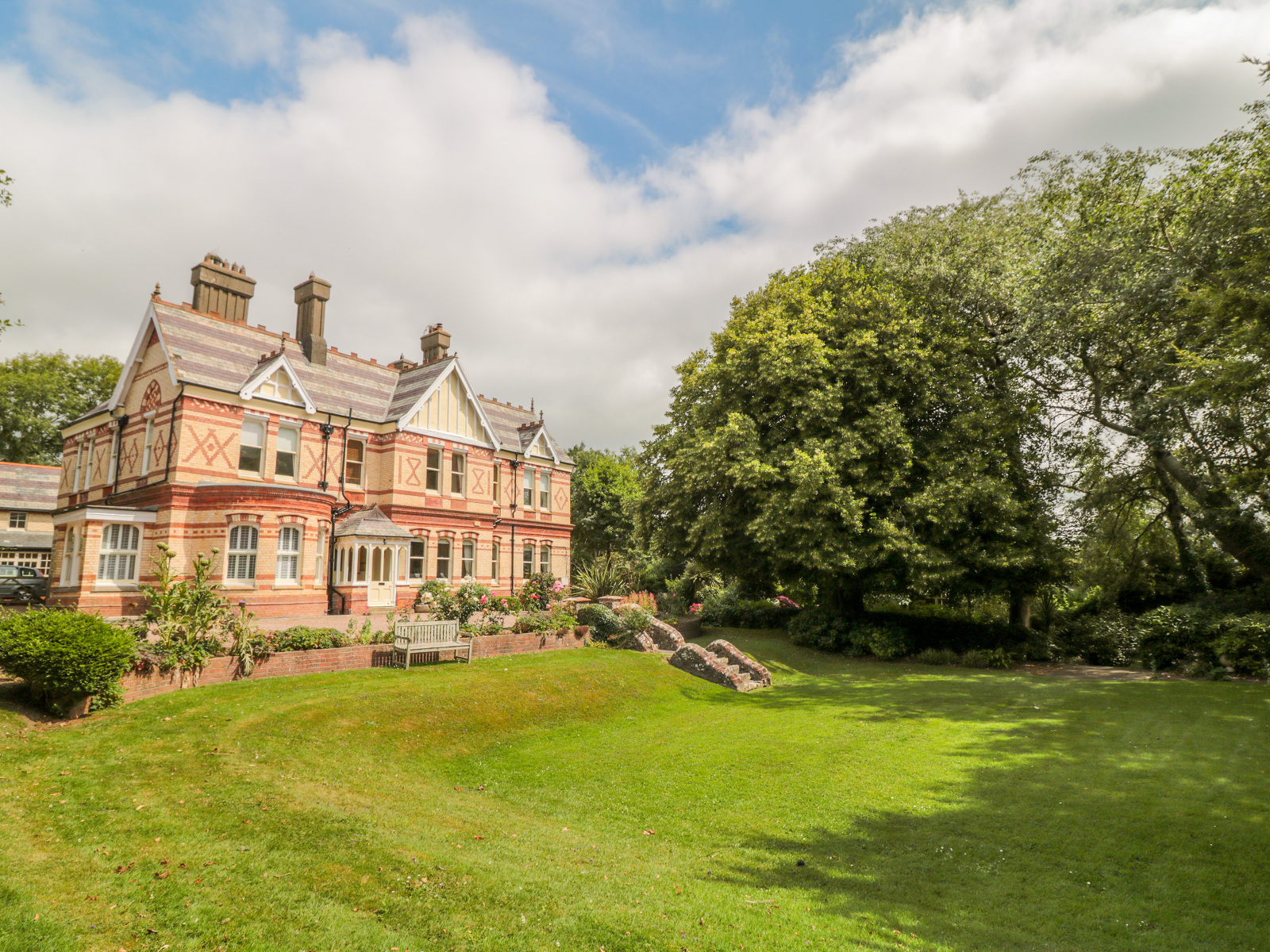 Stoneleigh - photo 2