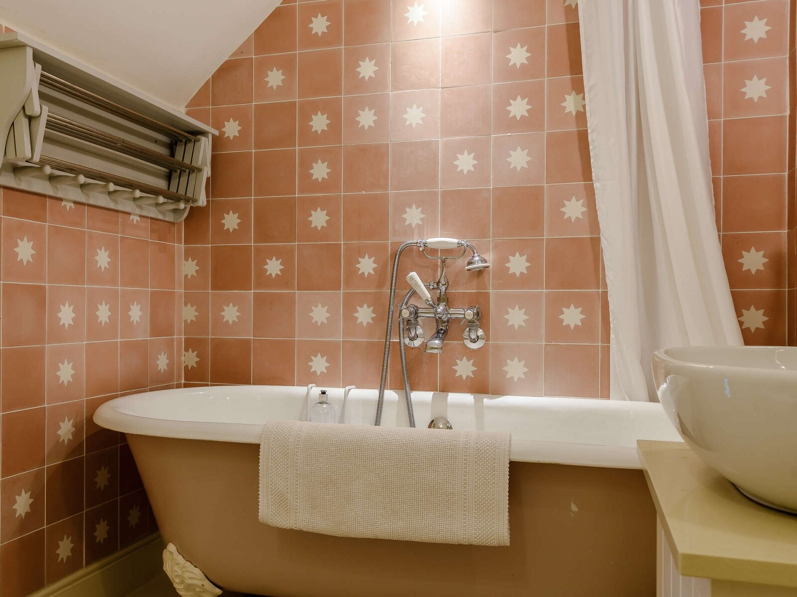 Serene Orchard Cottage - Tranquil Countryside Escape - photo 3