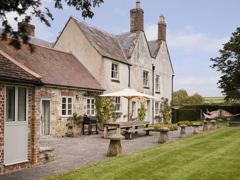 Tarrant Valley House - Sleeps 16 - photo 3