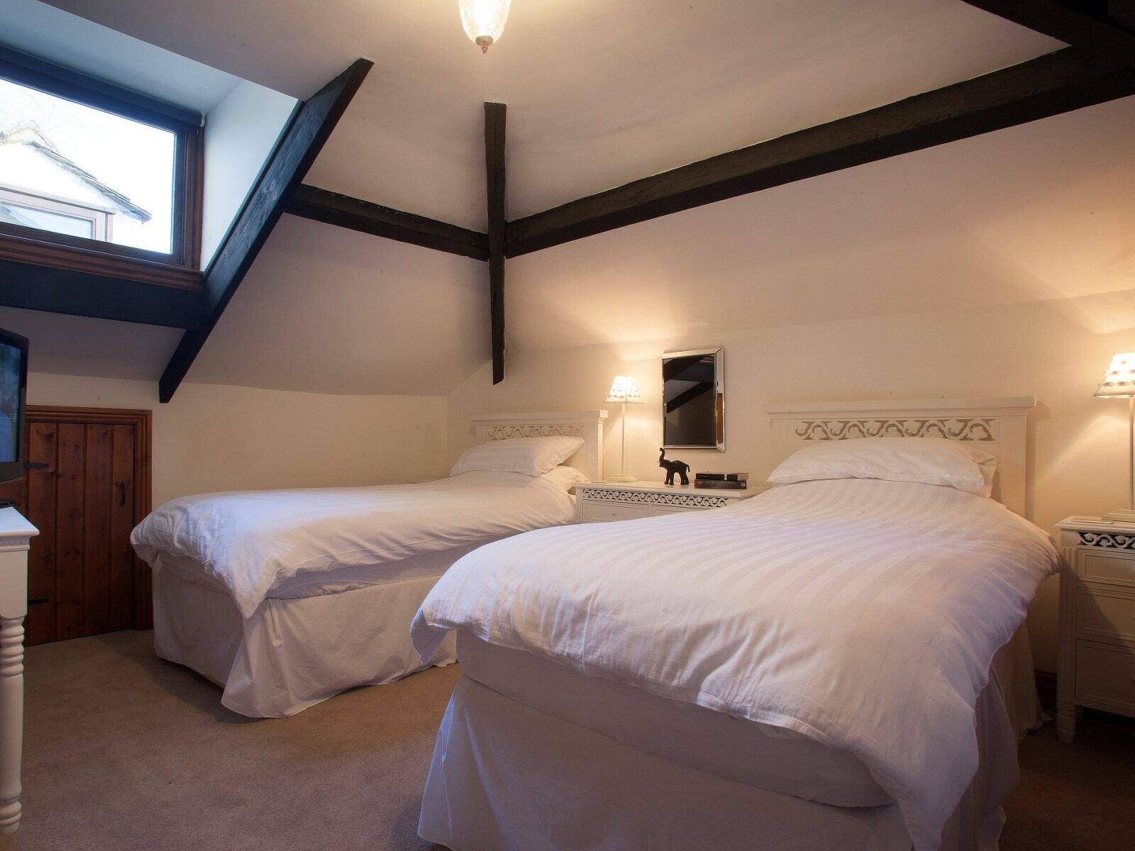 Lakeside Luxe - Stunning Views - photo 3