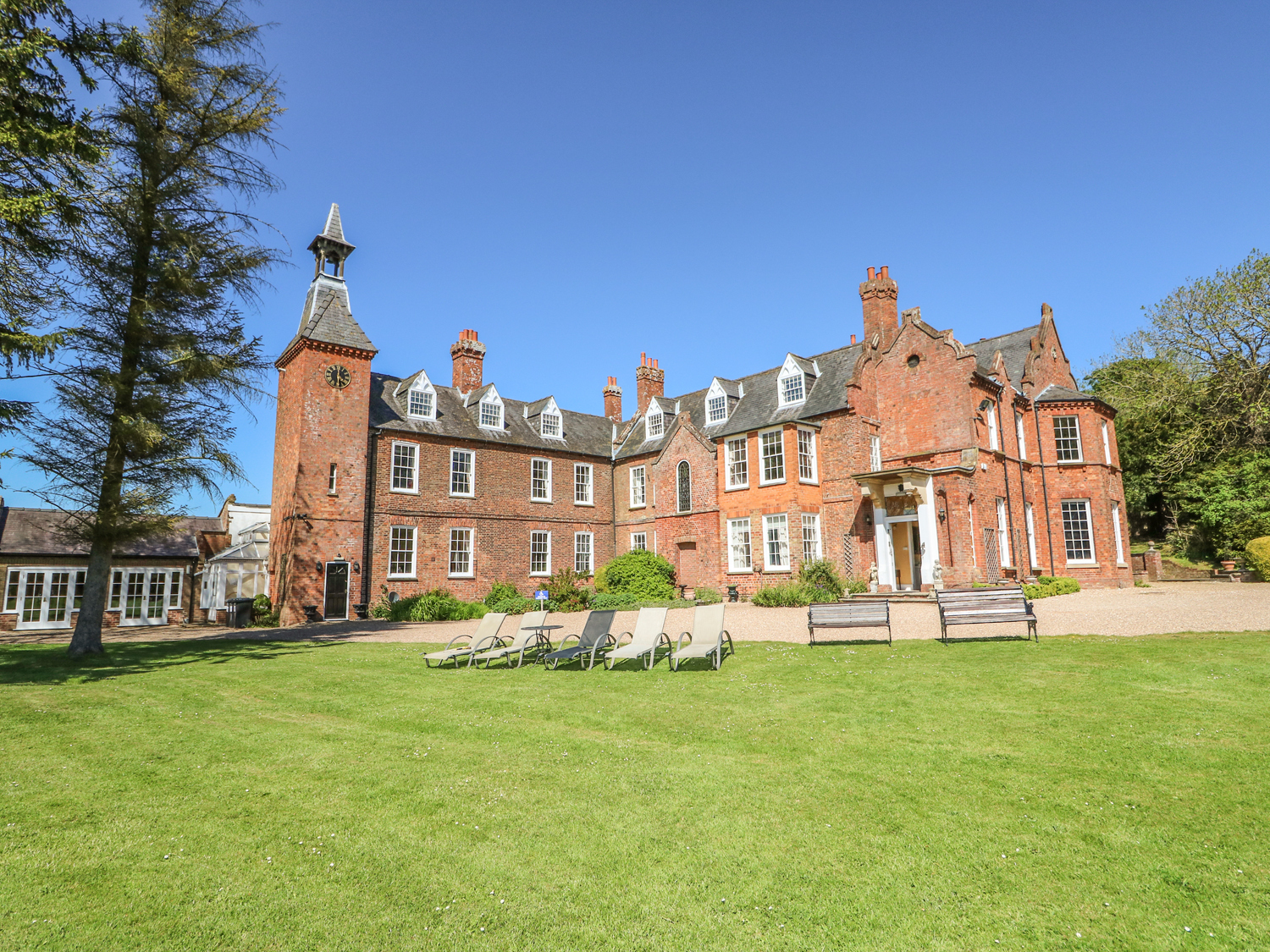 Teulons Hall - photo 2