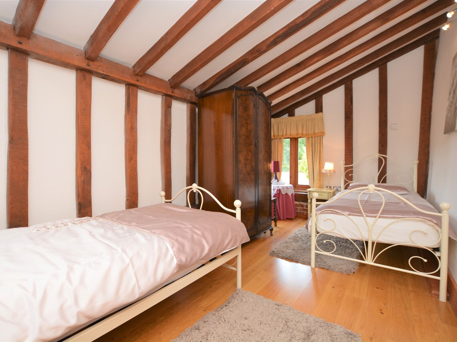 The Barnhouse - Countryside Charm & Coastal Adventure - photo 4