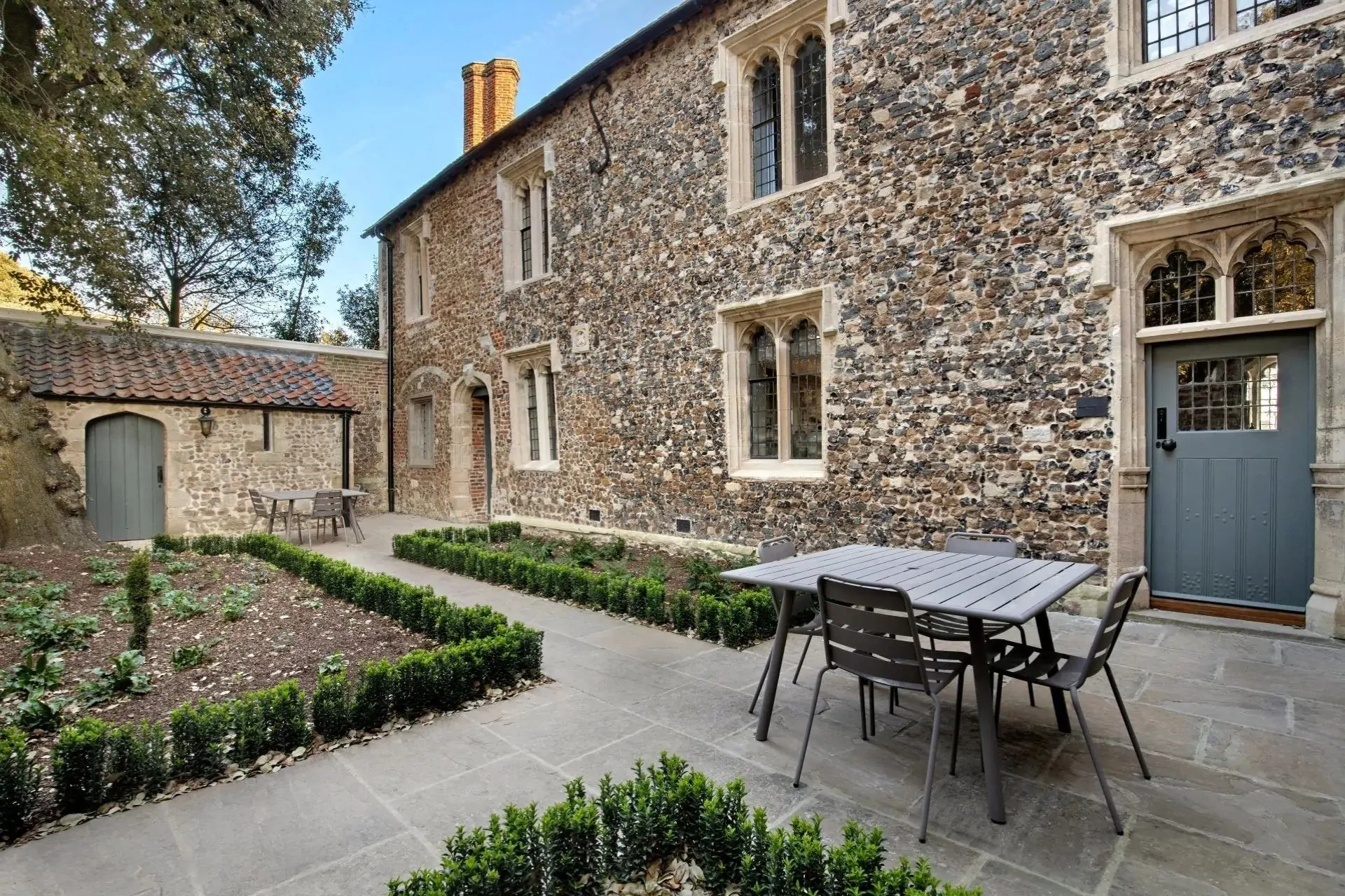 The Priory Gatehouses - photo 2