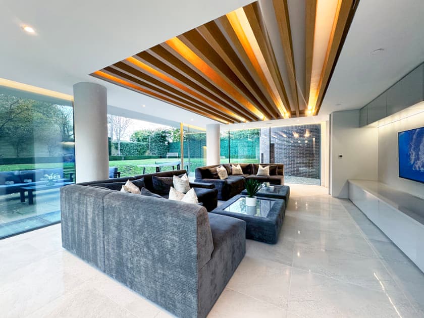 The Radlett Mansion - photo 3
