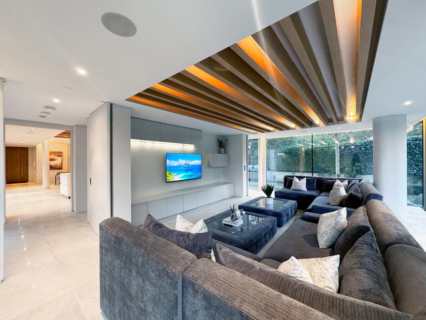 The Radlett Mansion - photo 4