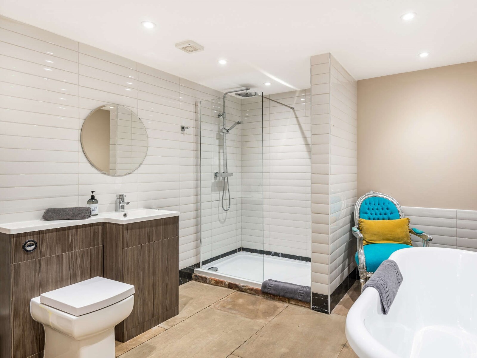 The Celebration Haven - 14 En-Suite Bdrms, Hot Tubs & Nightclub - photo 4