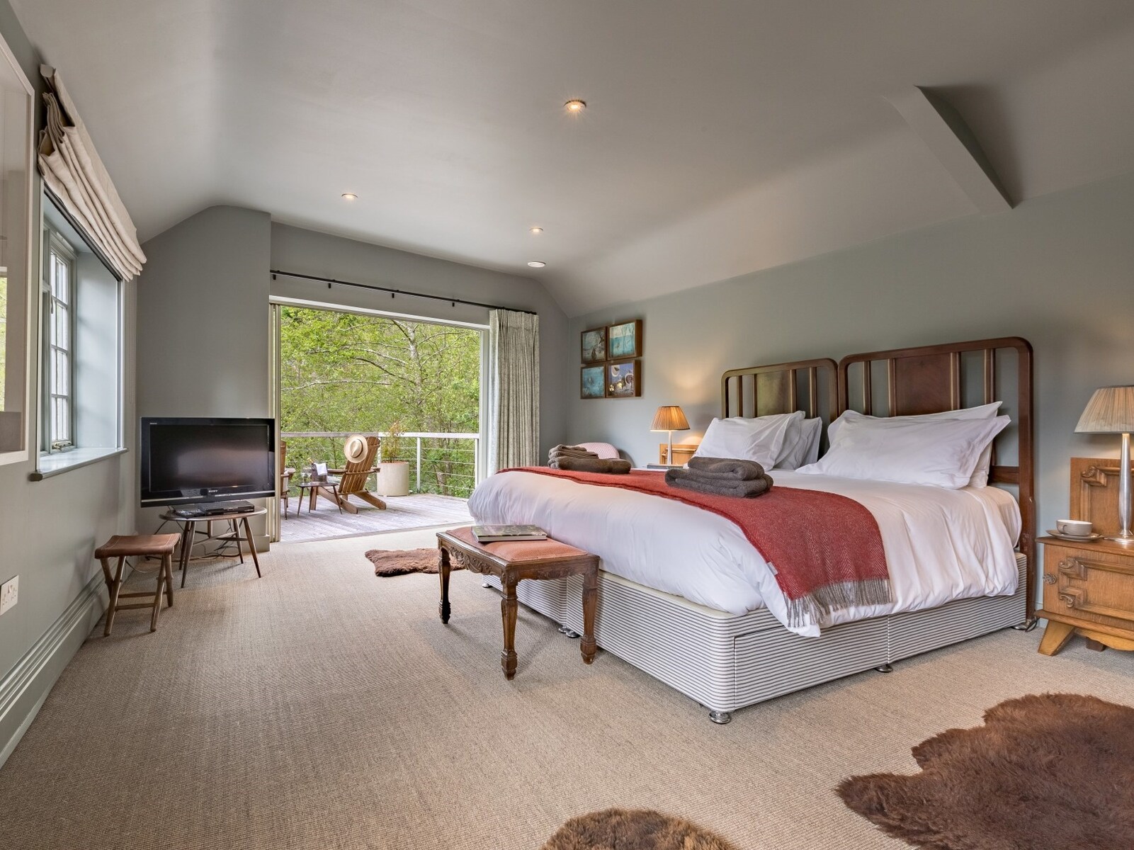 River's Edge - Luxurious Riverside Retreat - photo 2