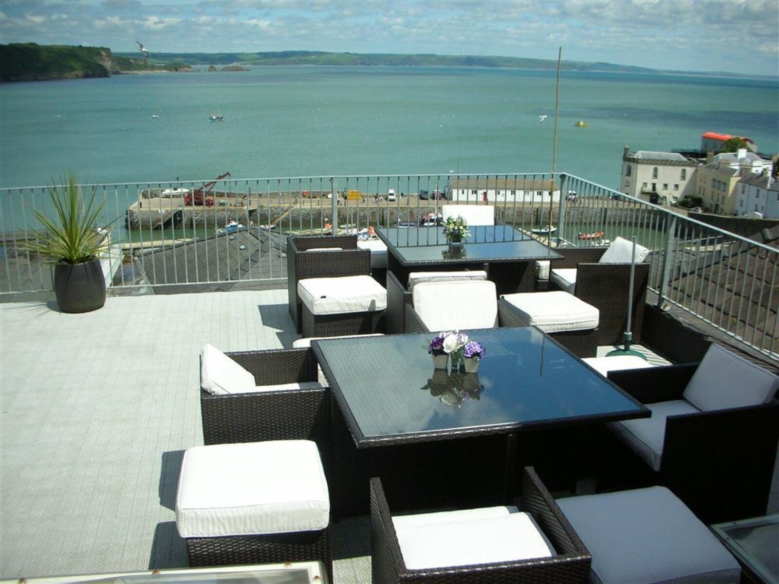 Seaside Serenity - Luxurious Coastal Retreat - photo 2