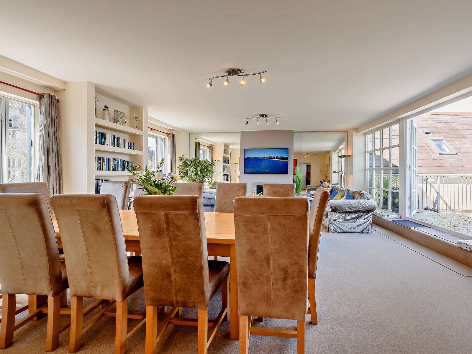 Seaside Serenity - Luxurious Coastal Retreat - photo 4
