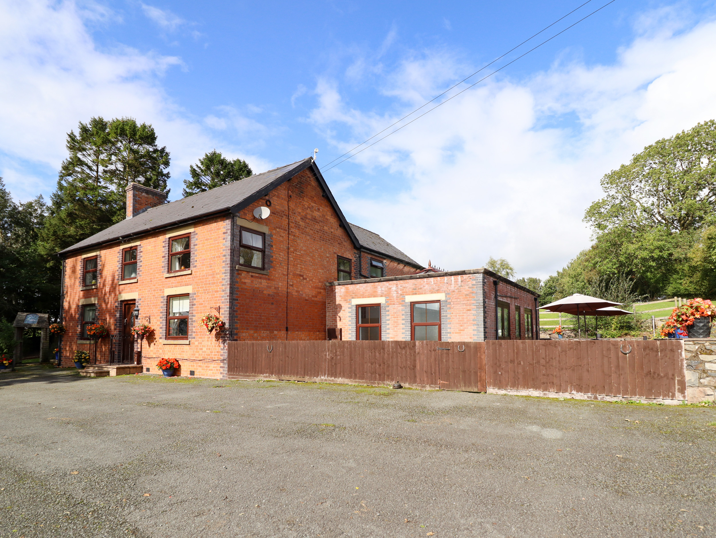 Ty Newydd - photo 3