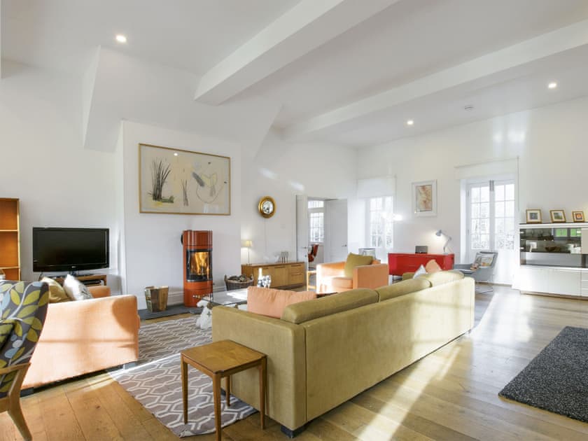 Utopia House - photo 3