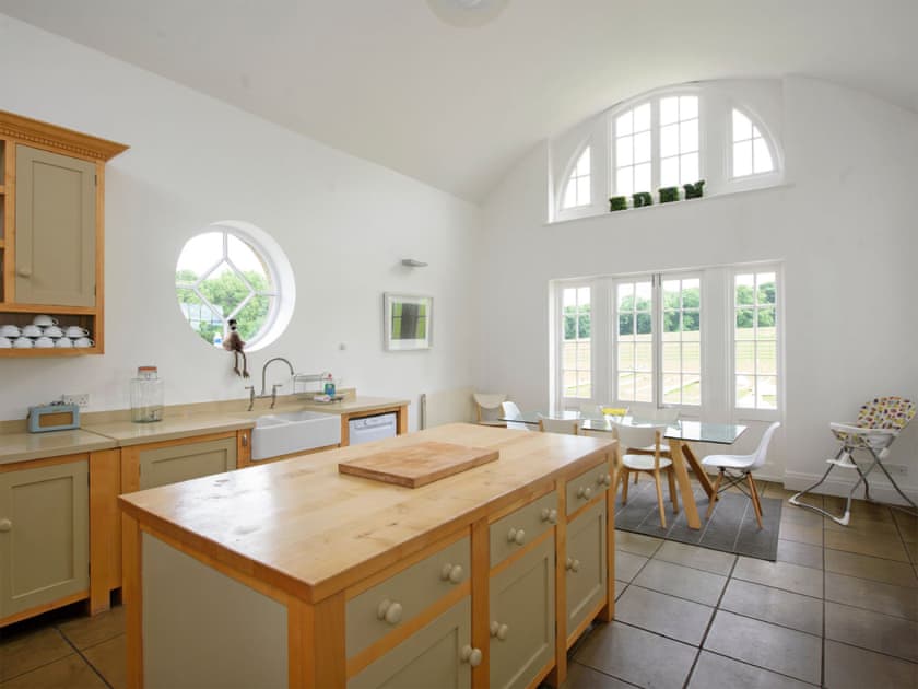 Utopia House - photo 4