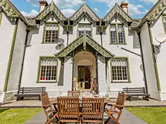 Tranquility Manor - Charming Scottish Cottage