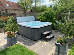 Tranquil Haven - Luxurious Cottage & Hot Tub