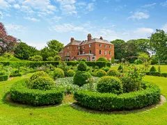 Sugnall Sanctuary - Historic Elegance & Countryside Charm