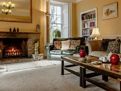 The Manor's Grand Retreat - Luxurious Countryside Haven