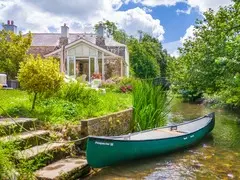Bow Bridge House and Cottages 