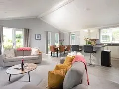 Clover Lodge, 32 Roadford Lake Lodges