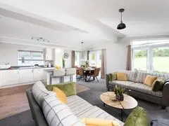 Daisy Lodge, 6 Roadford Lake Lodges
