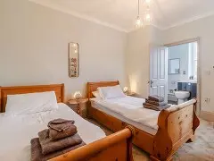 Golden Shores Retreat - Historic Charm & Modern Luxury
