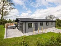 Iris Lodge, 18 Roadford Lake Lodges