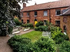 Garden Manor - Luxe Country Retreat