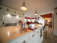 The Highland Jukebox - Luxurious Lochside Retreat