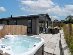 Lavender Lodge, 8 Roadford Lake Lodges