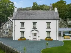 Pen Isa’r Llan